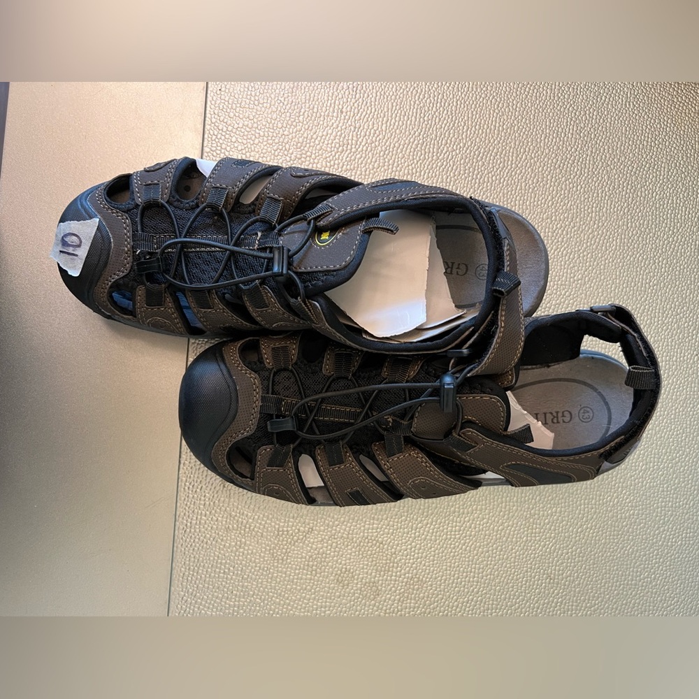 Grition men's hiking sandals. Black. New. Size 10.